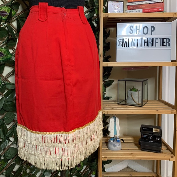 Red Fringe - Picture 5 of 5